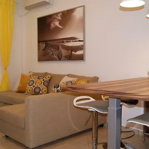 https://apt-brand-new-luxury.hotelschalkidiki.net